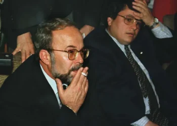 Rrëfimi i shkrimtarit amerikan: Ku u fsheh Fatos Nano në 14 shtator pasi turma sulmoi Kryeministrinë