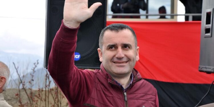 FOTO/ Kastriot Gurra i Librazhdit i pangopur- Vjedhje e hapur, tender 100 milion lek për naftë.