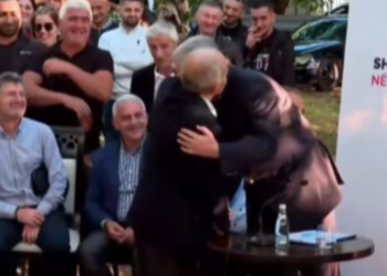 “E kam lut Zotin që mos vdes pa të taku”/ Qytetari nga Puka-Berishës: Të dhashë dorën ty, 3 ditë nuk ia jap njeriu tjetër…