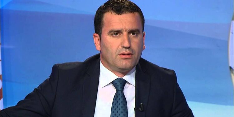 SKANDAL në Librazhd/ Kastriot Gurra i jep tenderin e mishit për fëmijët “Shërbimit Funeral” dhe kompanisë së rojeve