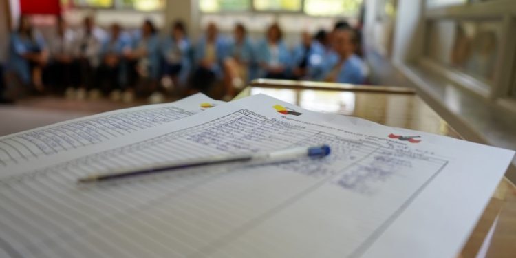 Prej dy javësh shkollat e “kyçura” në Kosovë, prindërit: I marim fëmijët te puna