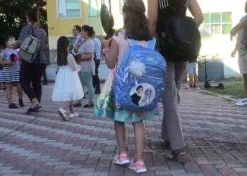 Nuk ka nxënës, shkolla të mbyllura dhe të bashkuara në Elbasan, mësimi ende zhvillohet me turne në 10 prej tyre