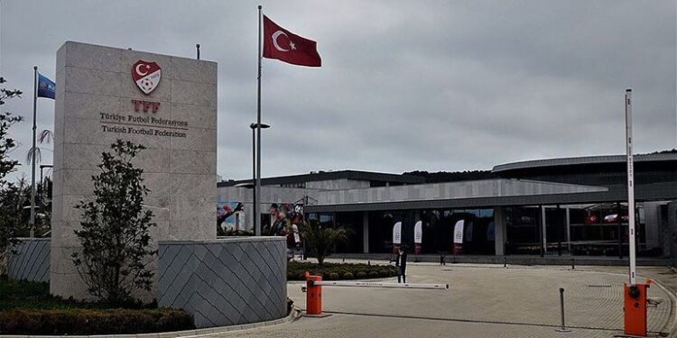 Tronditet Stambolli/ Sulm me armë zjarri mbi selinë e Federatës Turke të Futbollit, objektivi dyshohet të ishte…