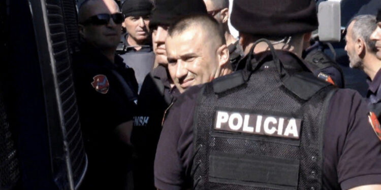 Blloqe të mbushura me % interesash të papërballueshme/ Si u zbulua fajdexhiu i Niklës Ylli Çangu, po falimentojnë me qindra biznese