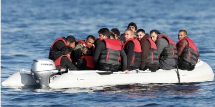 Shqiptarët me gomone në Angli, habit ministrja e Brendshme: Ëndrra ime është ti nis në Ruandë