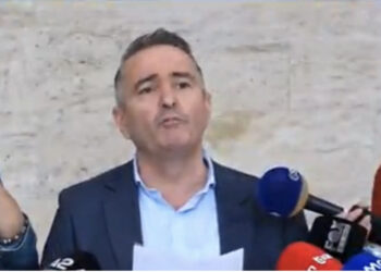 Sindikata mbështet pedagogët dhe paralajmërojnë protestë: Rritja e rrogës me 7% e papranueshme