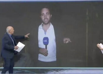 VIDEO/ Gazetari doli i dehur në transmetim live, moderatori në studio e këshillon për të pirë kafe