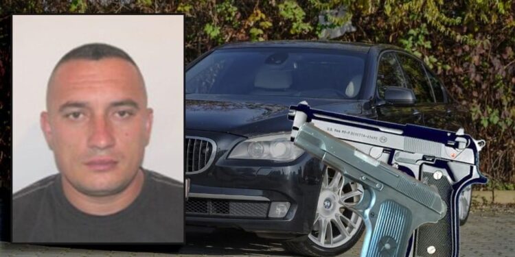 U kap me ish-deputetin/ Miku i Mark Frrokut, tregon se dy pistoletat i gjeti në rrugë dhe po i çonte ti dorëzonte në polici