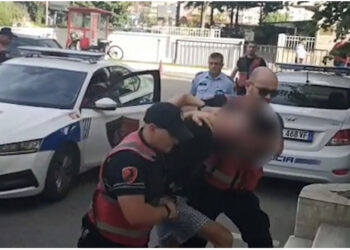 Drejtonte mjetin në gjendje të dehur, arrestohet 51-vjeçari në Fier që përplasi të moshuarin me karrocë