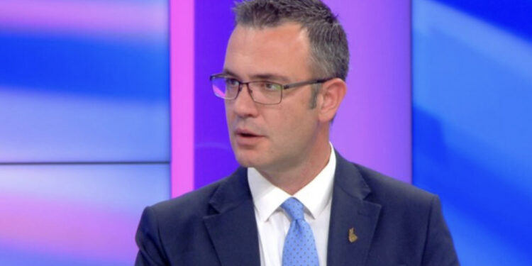 Gert Bogdani sfidon Këlliçin në primaret e PD-së, prezanton kandidaturën për kryebashkiak të Tiranës