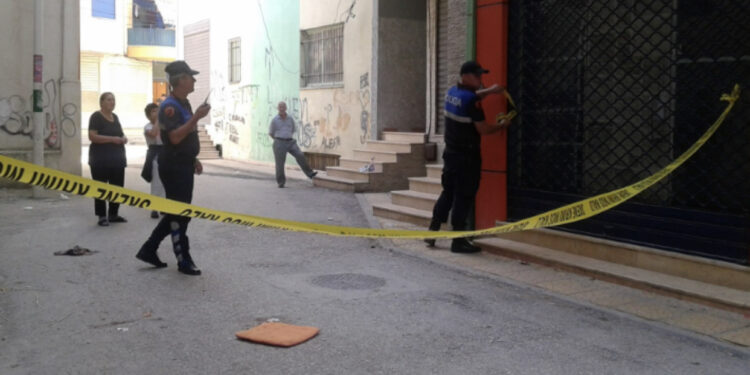 E rëndë në Korçë, një burrë i jep fund jetës duke u hedhur nga kati 3-të