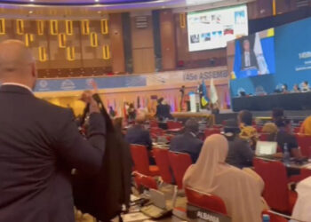 Asambleja e 145 e IPU, deputeti rus merr fjalën, delegacioni i Shqipërisë largohen nga salla