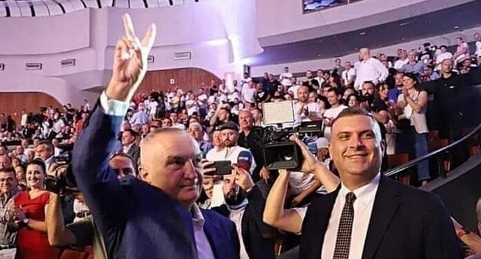 Tedi Blushi: Referendumi forma e përkryer e demokracisë, bandës së Rilindjes po i vjen fundi