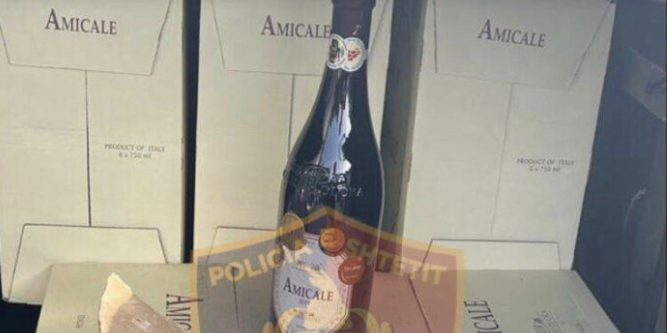 Po transportonte shishe vere pa faturë blerjeje, ndalohet shoferi i autobusit në Portin e Vlorës