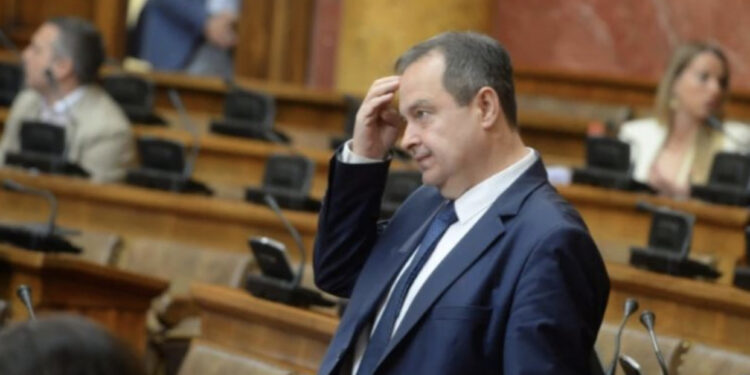 Prezantohet kabineti i ri qeveritar në Serbi, Vuçiç: Do përballemi me presione, veçanërisht për Kosovën