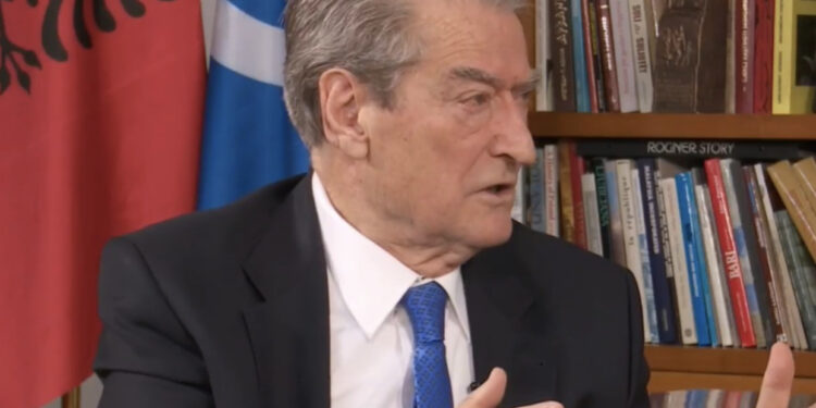 Berisha thirrje qytetarëve: Të gjithë në protestë në mbështetje të pedagogëve