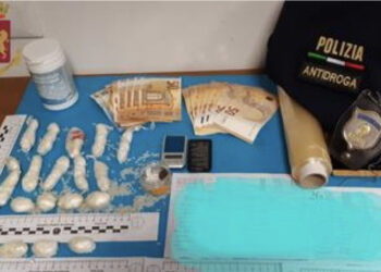 ‘Kokainë mes vazos me oriz’/ Arrestohen dy shqiptarë në Itali, policia nuk i gjente dot ku fshiheshin