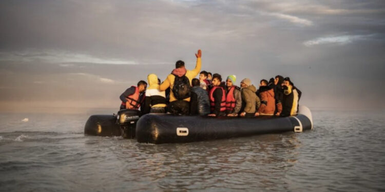 Shifra tronditëse/ 2 përqind e popullsisë shqiptare ka kaluar me gomone drejt Anglisë