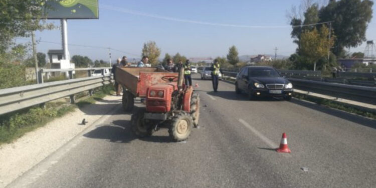 Aksident i rëndë në aksin Lushnjë-Fier, mjeti bujqësor përplas për vdekje 60-vjeçarin