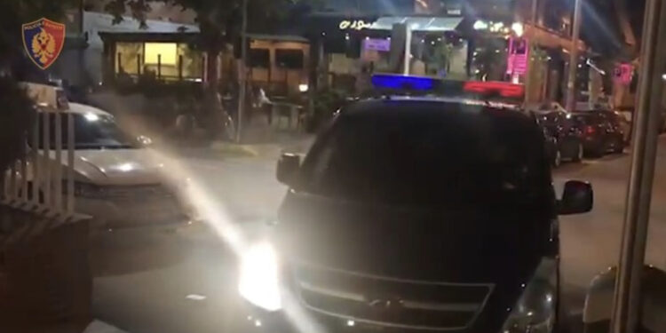 Shëtiste me armë zjarri në makinë, arrestohet 41 vjeçari nga Tirana, ishte dënuar për pengmarrje