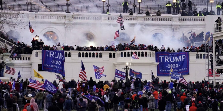 Trazirat në Kapitol, komiteti i 6 janarit thërret Donald Trump për të dëshmuar