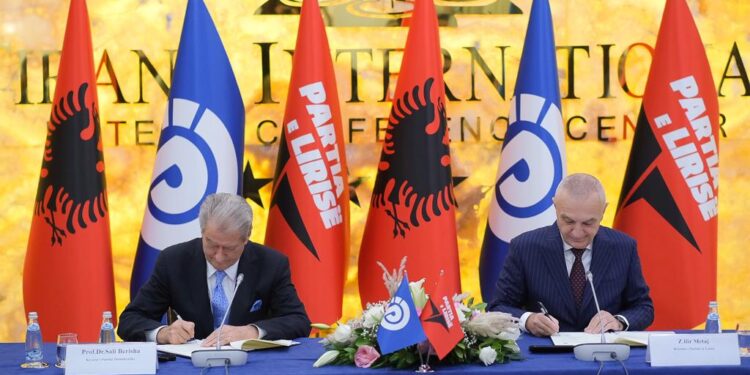 ZBARDHET MARRËVESHJA / Berisha dhe Meta zyrtarizojnë aleancën për zgjedhjet vendore të 2023