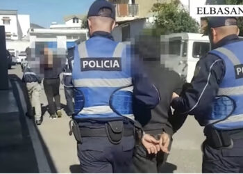 Kishin plan për të ekzekutuar biznesmenin, gjykata e Elbasanit lë në burg dy të arrestuarit që u kapën me arsenal armësh