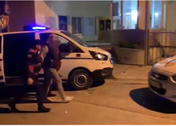 EMRAT/ Plagosi me thikë 37-vjeçarin në Sarandë, arrestohet autori dhe shoku që e ndihmoi të fshihej