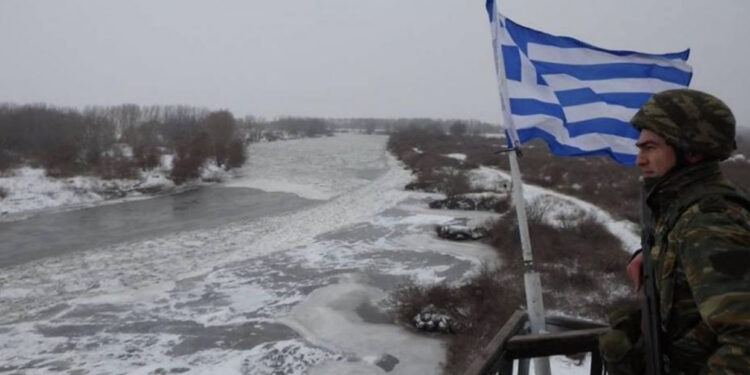 VIDEO/ “Ushtria jonë ka rënë!”, shpërthen gazetari grek: Këngë shqiptare nën uniformën ushtarake helene