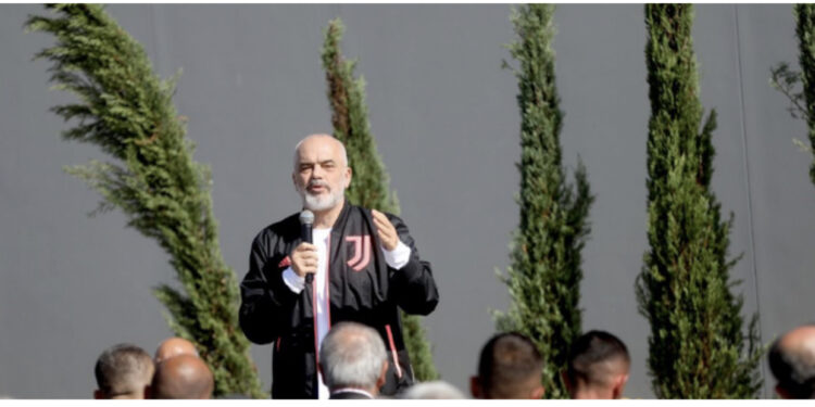 Paralajmëron Rama: Do të penalizohen ata që nuk e punojnë tokën