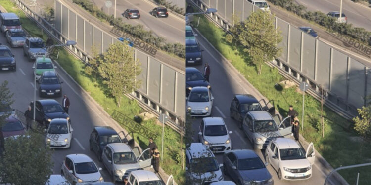 Aksident i trefishtë te Kodra e Diellit, qytetarët “paralizohen” në trafik