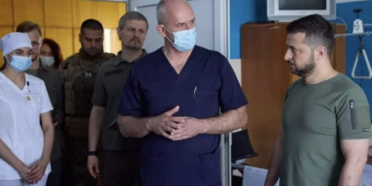 Zelensky: Ushtarët rusë po vjedhin spitalet në Kherson, duan ta kthejnë një “zonë të vdekur”