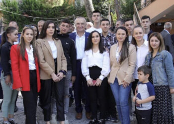 FOTO/ Meta: Të vendosur të shohim Kuçovën dhe qytetet tona plot me të rinj të arsimuar