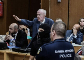 Bëri përshëndetjen naziste në sallën e gjyqit, ministri grek dënon gjestin e të atit: Më bëri të dridhem