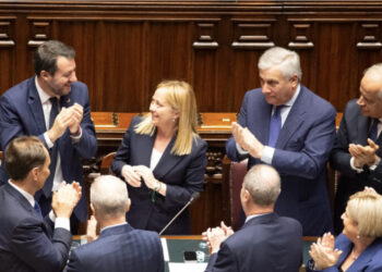 Qeveria e Melonit merr bekimin dhe në Parlament, 235 deputetë italianë votojnë PRO