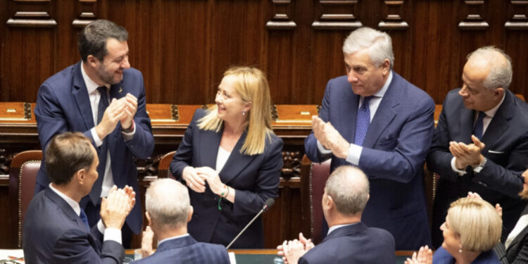 Qeveria e Melonit merr bekimin dhe në Parlament, 235 deputetë italianë votojnë PRO