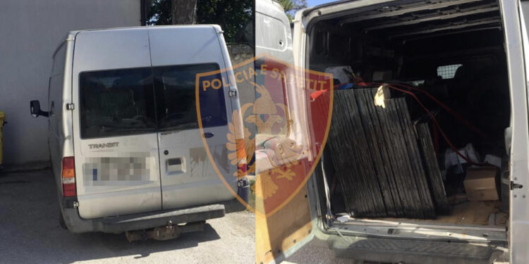 Emrat/ Mallra kontrabandë nga Kosova drejt Shqipërisë, në pranga 5 persona në Morinë, mes tyre doganieri dhe dy policë