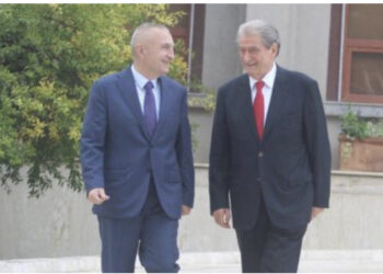 Meta shkon në selinë e Partisë Demokratike, takim “kokë më kokë” me Berishën