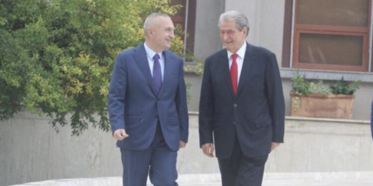 Meta shkon në selinë e Partisë Demokratike, takim “kokë më kokë” me Berishën