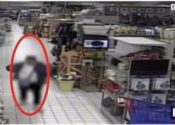 VIDEO/ “Merr thikën nga rafti dhe nis të godasë”, publikohen pamjet nga sulmi me thikë në qendrën tregtare në Milano