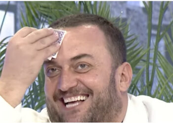 “Po më kalojnë djersë të ftohta”, Olti Curri “hutohet” në emision, fshin djersët me lekë