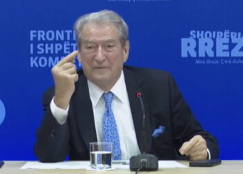 Berisha reagon për vdekjen e të riut pasi u shoqërua në komisariat: Banditë me uniformë i morën jetën, e torturuan shtazërisht në makinën e policisë