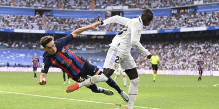 “El Clasico” u takon mbretërve: Real Madridi mposht Barcelonën dhe rimerr kreun