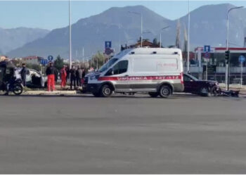 VIDEO/ Aksident i rëndë tek ish-sheshi ‘Shqiponja’ VIDEO/ Aksident i rëndë tek ish-sheshi ‘Shqiponja’