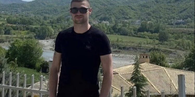 Gazetarja: Tre policët që shoqëruan Lear Kurtin, sapo kishin dalë në detyrë