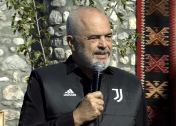 “Nuk jam gogol, mos heshtni”, Rama batuta me të rinjtë e Dibrës: Taksirat të më shihni mua…