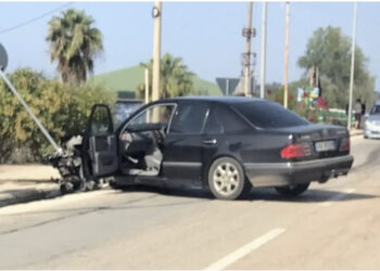Foto/ Makina përplaset me motorin në Ksamil, përfundojnë në spital dy fëmijë të mitur