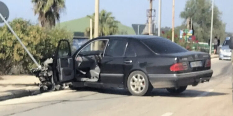 Foto/ Makina përplaset me motorin në Ksamil, përfundojnë në spital dy fëmijë të mitur