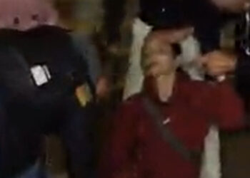 Po fliste në protestën për Lear Kurtin, qytetarja humb ndjenjat para Ministrisë