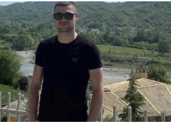 Fotoja e Lear Kurtit duke marrë serum te Trauma, nis hetimi për mjekët, thanë se mbërriti pa jetë